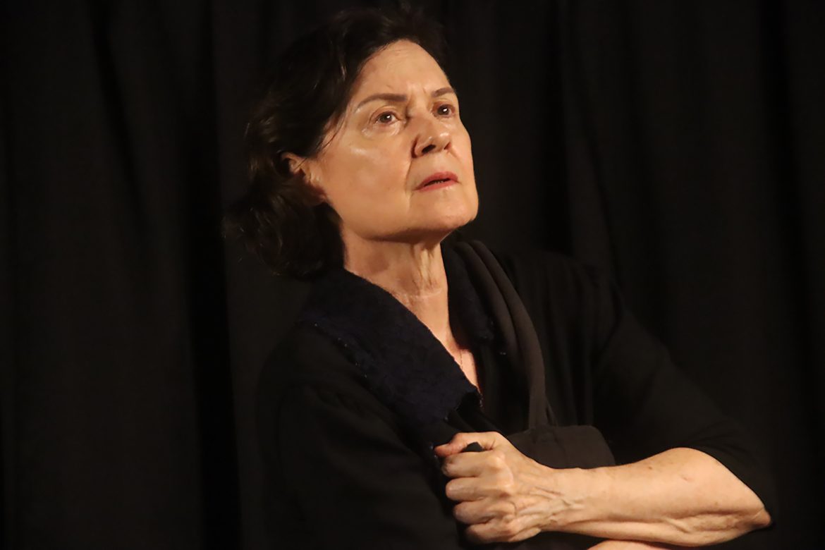 Ester Jablonski reestreia o sucesso Silêncios Claros com contos de Clarice Lispector