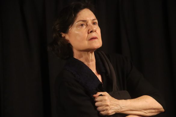 Ester Jablonski reestreia o sucesso Silêncios Claros com contos de Clarice Lispector