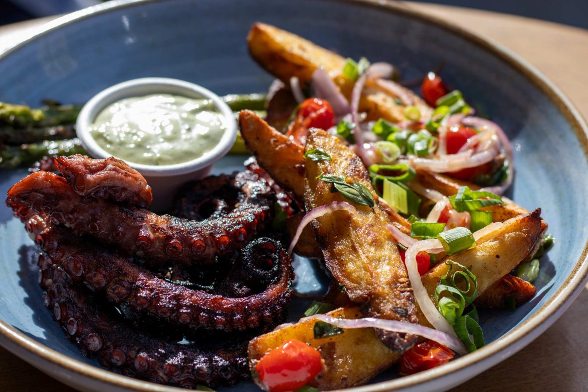 Empório Farinha Pura - Polvo à moda da casa