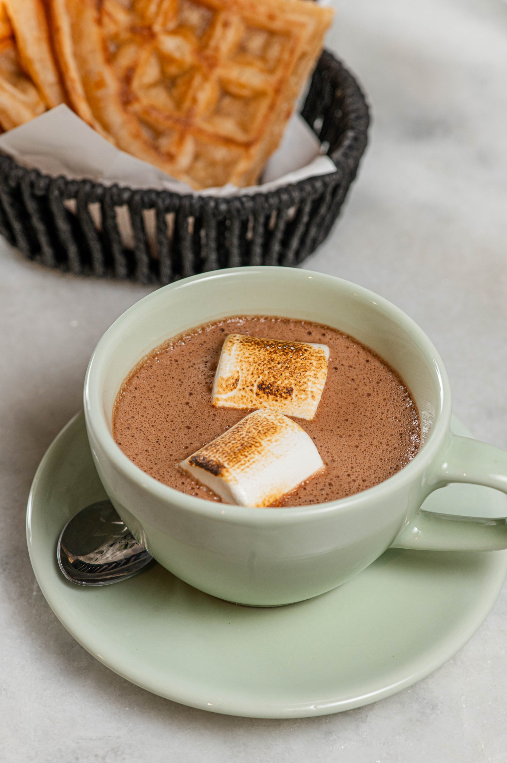 Spesso amplia cardápio de brunch com novidades artesanais 8 Spesso - Chocolate Quente com Marshmallow - Foto: Nubra Fasari