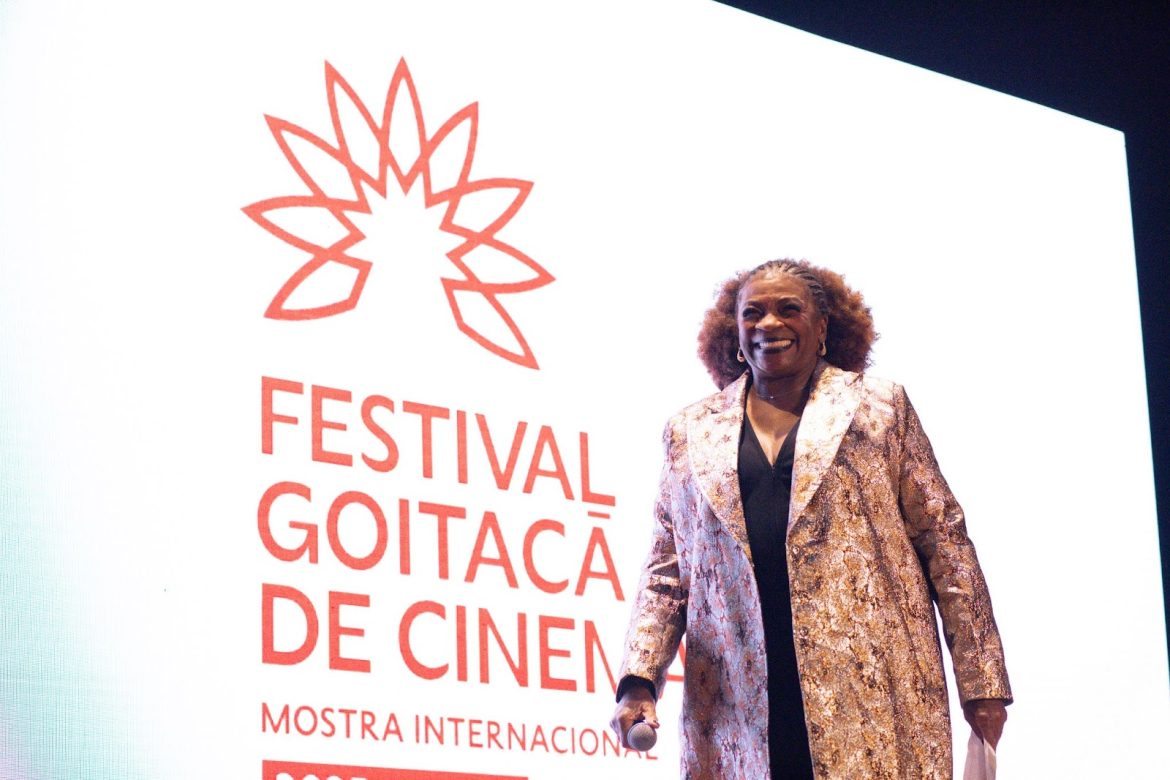 A campista Zezé Motta, a grande homenageada da primeira edição A campista Zezé Motta, a grande homenageada da primeira edição