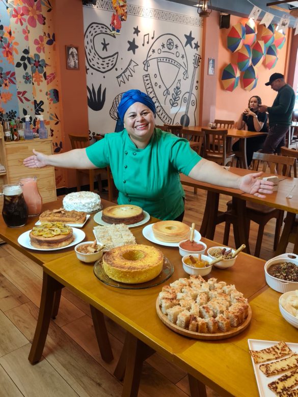 Chef Regina Tchelly, do Favela Orgânica, lançou café da manhã nordestino na Rocinha