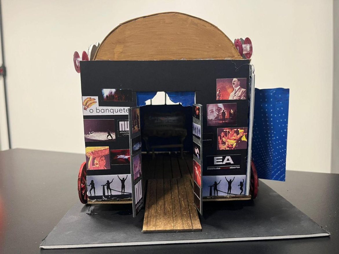 Oficina de Adereçamento de Cenografia na CIA Ensaio Aberto