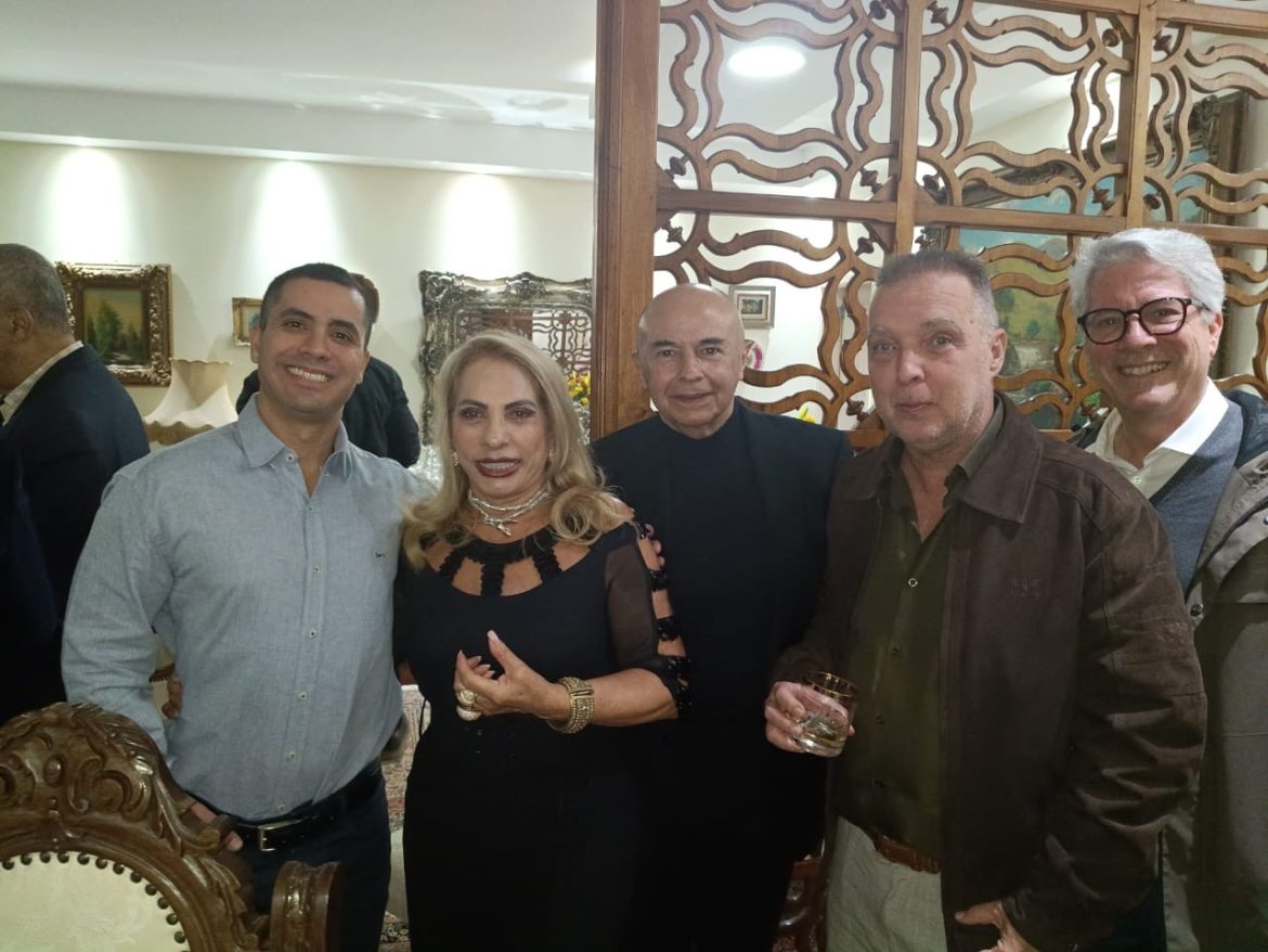 Matheus Oliveira ,Orlanda Freire ,Héctor valezzi ,consul geral do México ,Bayard Boiteux e Roberto Rubio consul geral da República Dominicana