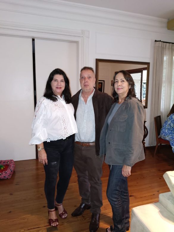 As irmãs Joana Teixeira e Jaqueline com Bayard Boiteux