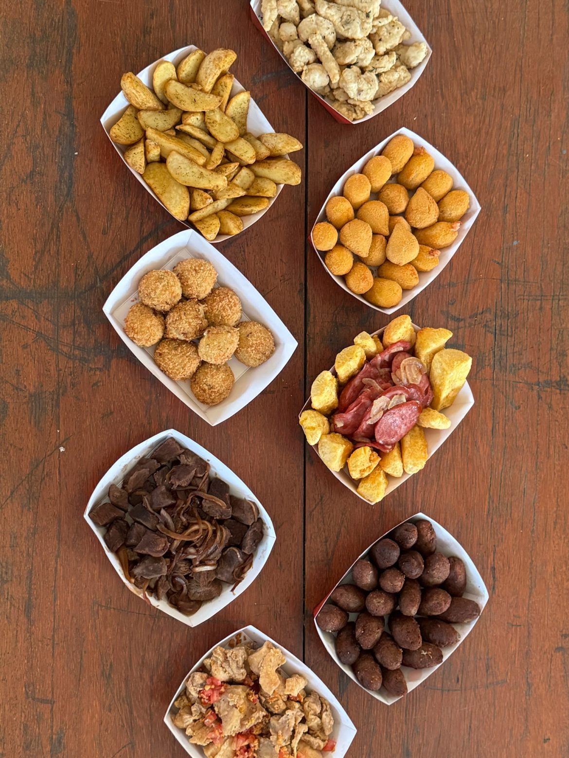 Le Canton promove tarde com roda de samba e deliciosas comidinhas de boteco