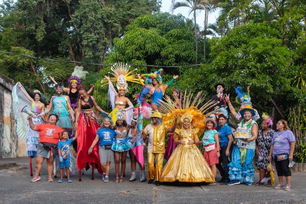 Os 25 anos do bloco de carnaval ‘Loucura Suburbana’ são tema de exposição e seminário gratuitos no Futuros – Arte e Tecnologia – foto: Pâmela Perez Os 25 anos do bloco de carnaval ‘Loucura Suburbana’ são tema de exposição e seminário gratuitos no Futuros - Arte e Tecnologia - foto: Pâmela Perez