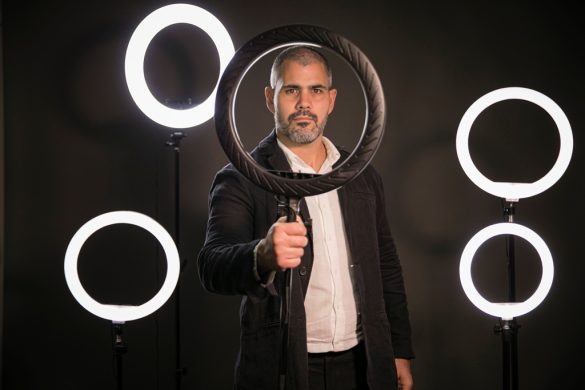 Juliano Cazarré em ‘Compliance’