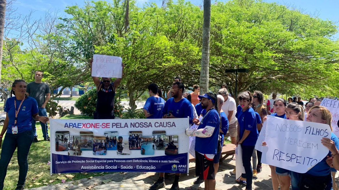 APAE de Búzios protesta por garantia de espaço para atendimento. APAE de Búzios protesta por garantia de espaço para atendimento.