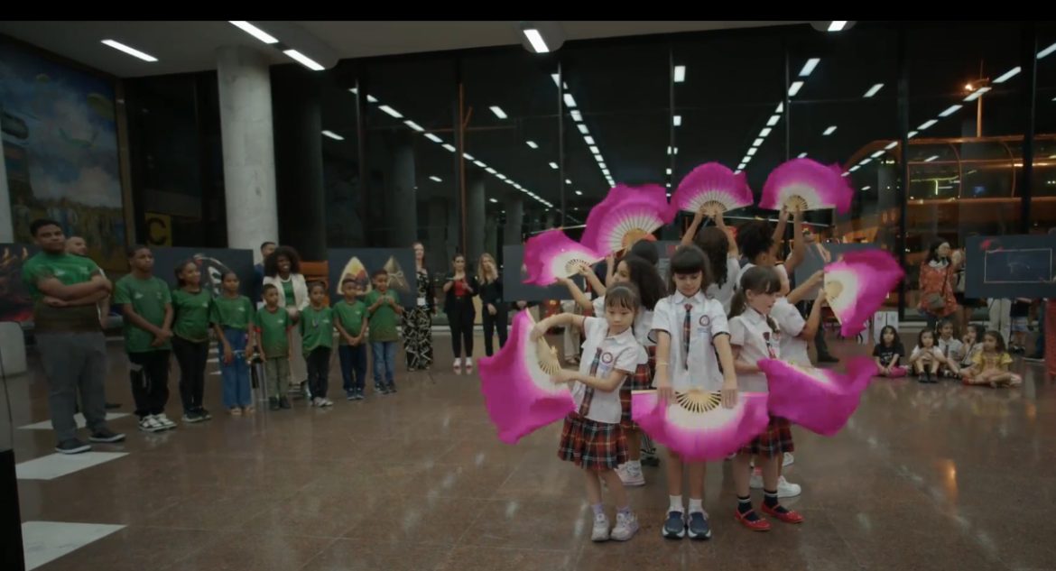 Exposição “Coisas da China” estreia com sucesso e emociona público no Aeroporto Santos Dumont