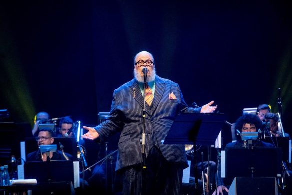 Ed Motta em apresentação no Rio de Janeiro - (foto: Daniel Ebendinger)
