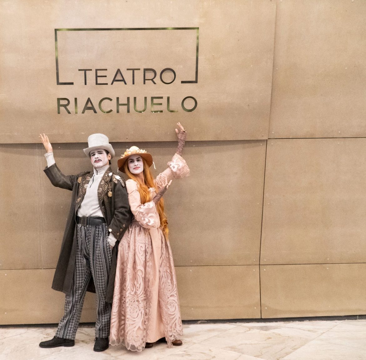 Visita teatralizada revela os bastidores do Teatro Riachuelo Rio