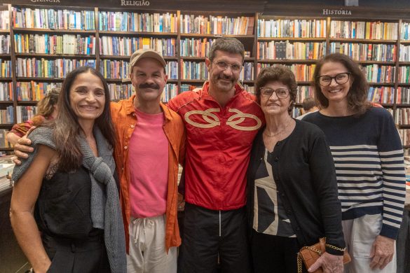 A alegria de ficar de fora