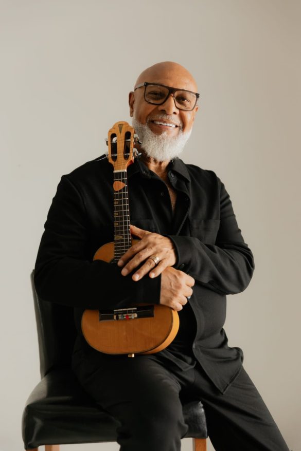 Cantor e compositor Mauro Diniz