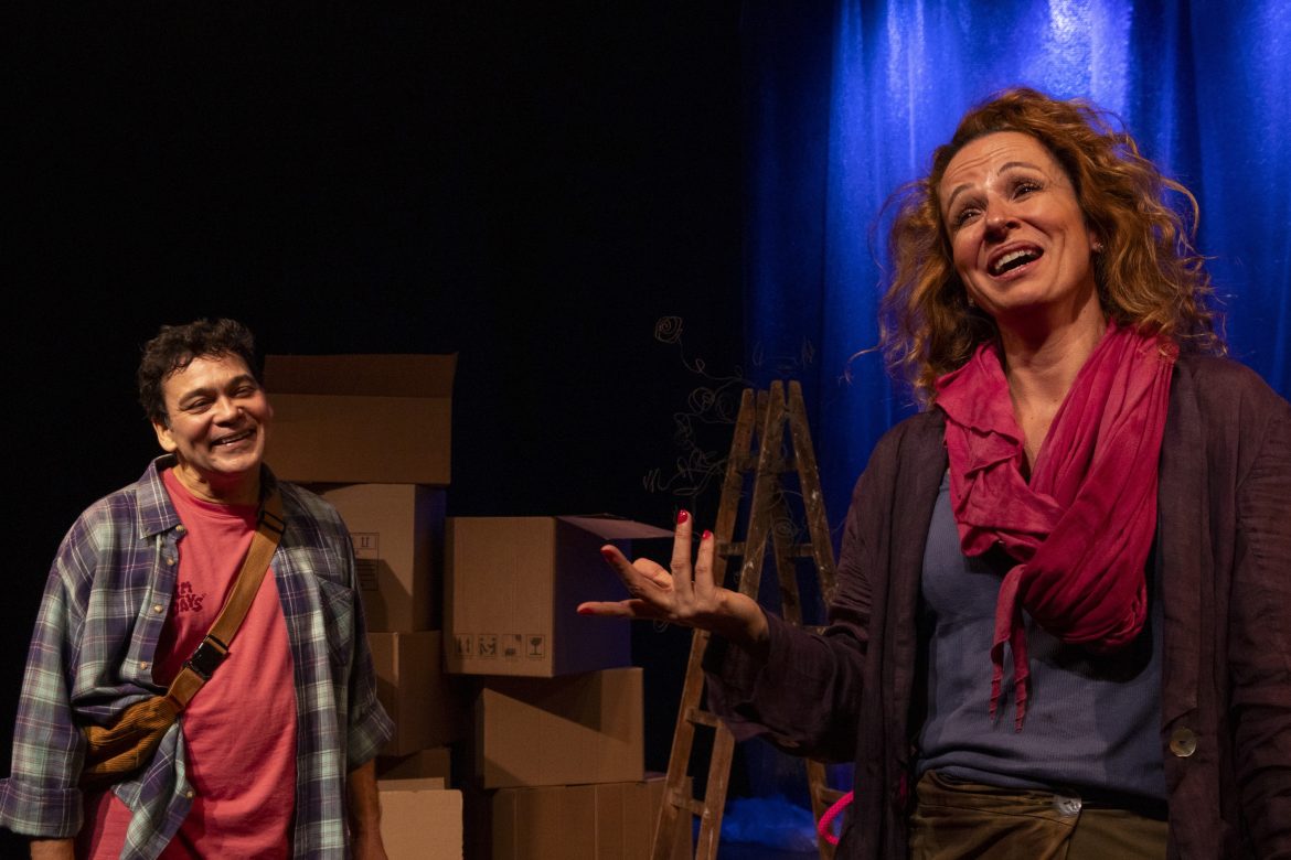 Ela, e Algumas Histórias