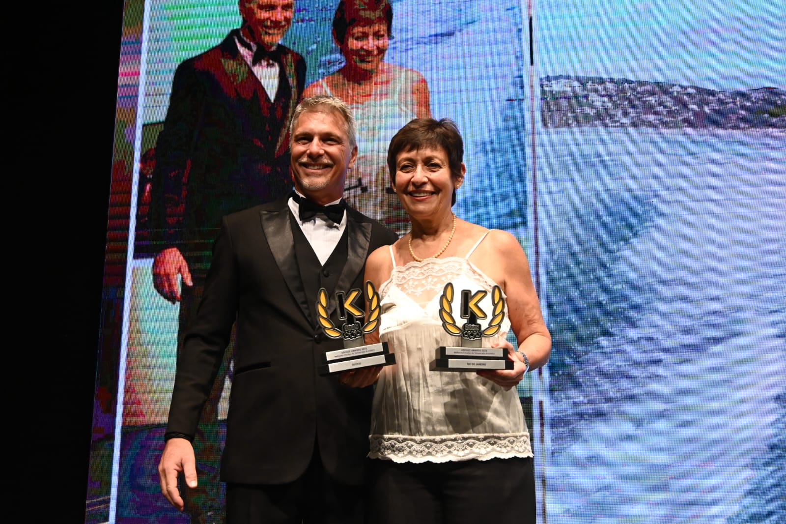 Pier Mauá vence duas categorias do "Oscar dos Mares” 7 Diretora do Pier Mauá, Denise Lima, com os dois troféus vencidos pelo porto carioca