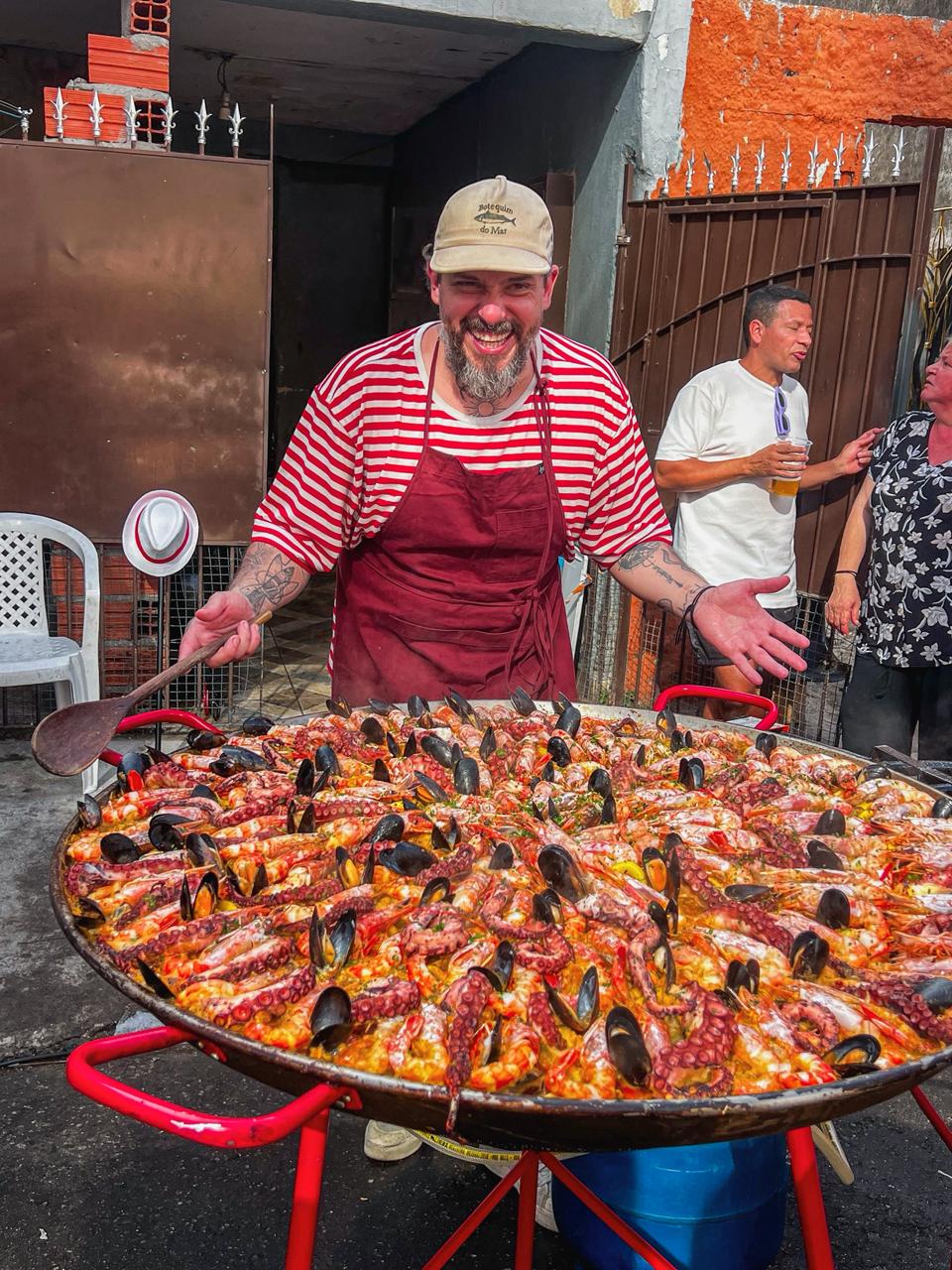 “Paella na Cinco”: Chef Diego Carrilho promove evento beneficente “Paella na Cinco”: Chef Diego Carrilho promove evento beneficente