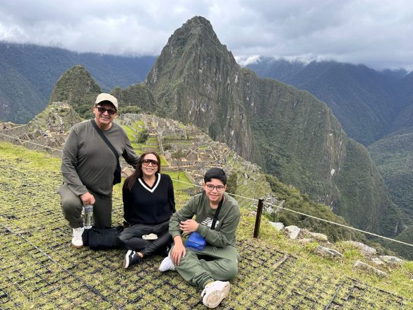 Miguel e seus pais, André Guimarães e Márcia Nogueira - Foto: Acervo pessoal