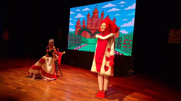 Cena de Alice (Rainha de Copas e o Conselheiro)