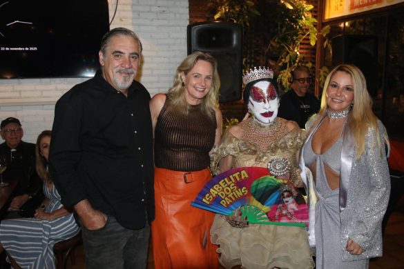 Aldo Siviero, Presidente da Sindetur, com sua esposa Liz, Isabelita dos Patins e Viviane Fernandes