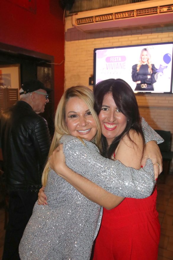 Viviane Fernandes com a jornalista Thamiris Vieira