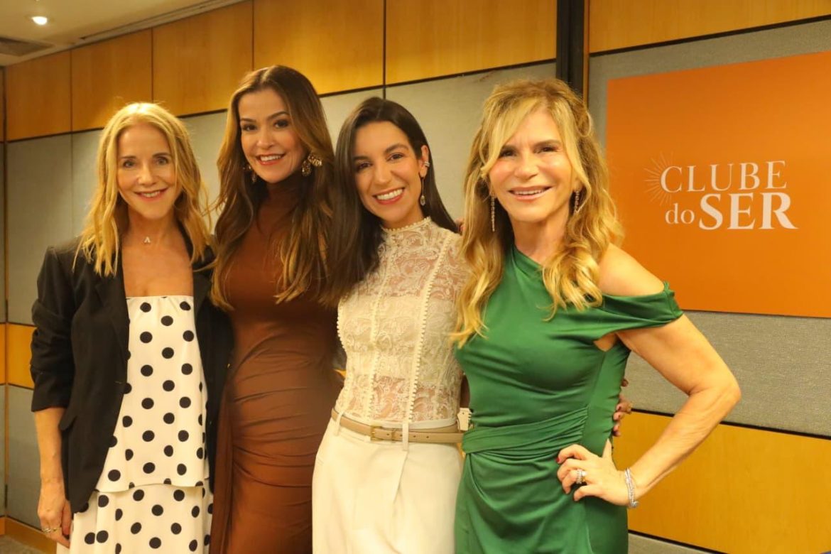 Da esquerda para a direita(Adriana Balthazar, Dra.Karla Confessor, Thalita Noronha e Rosane Stelzer)