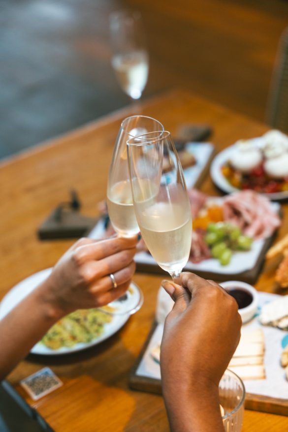 Hotel Arpoador - Ceia de ano novo_ espumante e brinde - Foto: Verso Conteúdo criativo