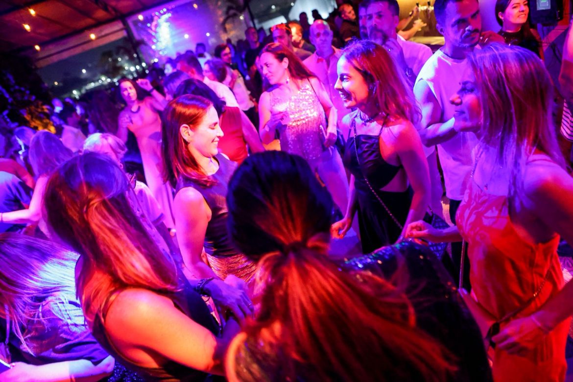 Festa In Rio encerra o ano em grande estilo no rooftop do Maguje