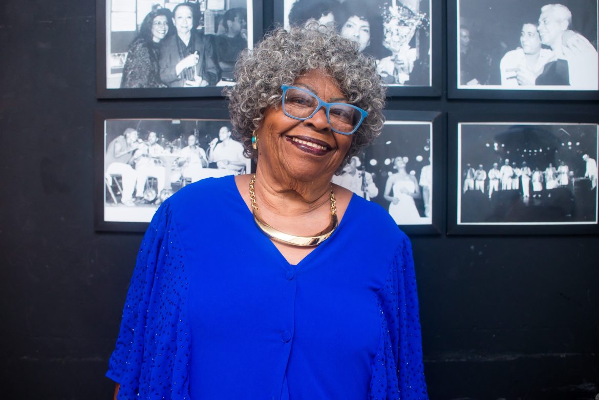 Tia Surica celebrou 85 anos em noite histórica no Teatro Rival Petrobras