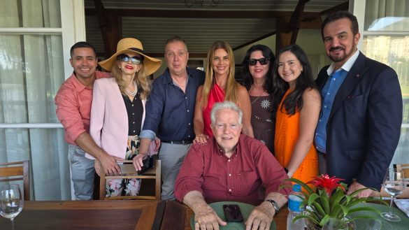 O homenageado Bayard Boiteux e o grupo de convidados