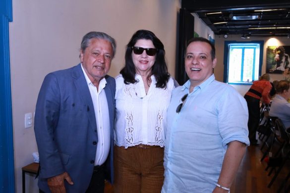 Aloysio e Joana Teixeira com Vinicius Fernandes Aloysio e Joana Teixeira com Vinicius Fernandes