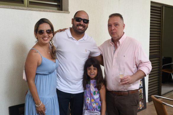 Raquel ,Thiago e Julia Oliveira com o ano o aniversariante Raquel ,Thiago e Julia Oliveira com o ano o aniversariante