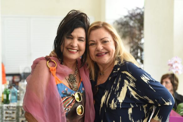 A cantora Hanna e Bernadete Simonelli A cantora Hanna e Bernadete Simonelli