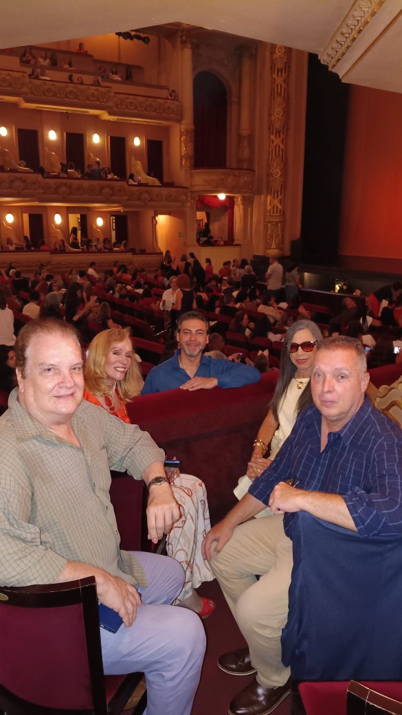 Eric Herrero recebendo os convidados