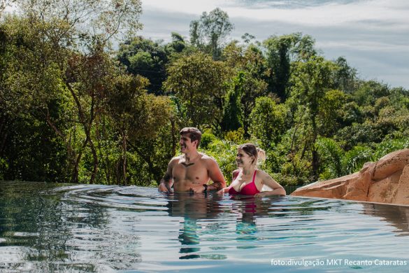 Bali Buddha Recanto Cataratas piscina de borda infinita