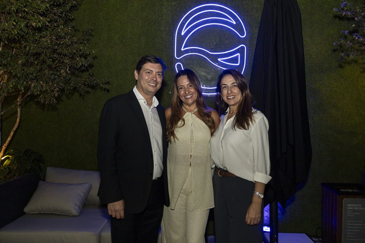 Fernando Amorim, gerente-geral do Lagune_ Monica Khalil (arquiteta paisagista do projeto)_ e Silvia Albuquerque, diretora regional de Venues da GL events no Rio de Janeiro - Foto: Patrick Teixeira