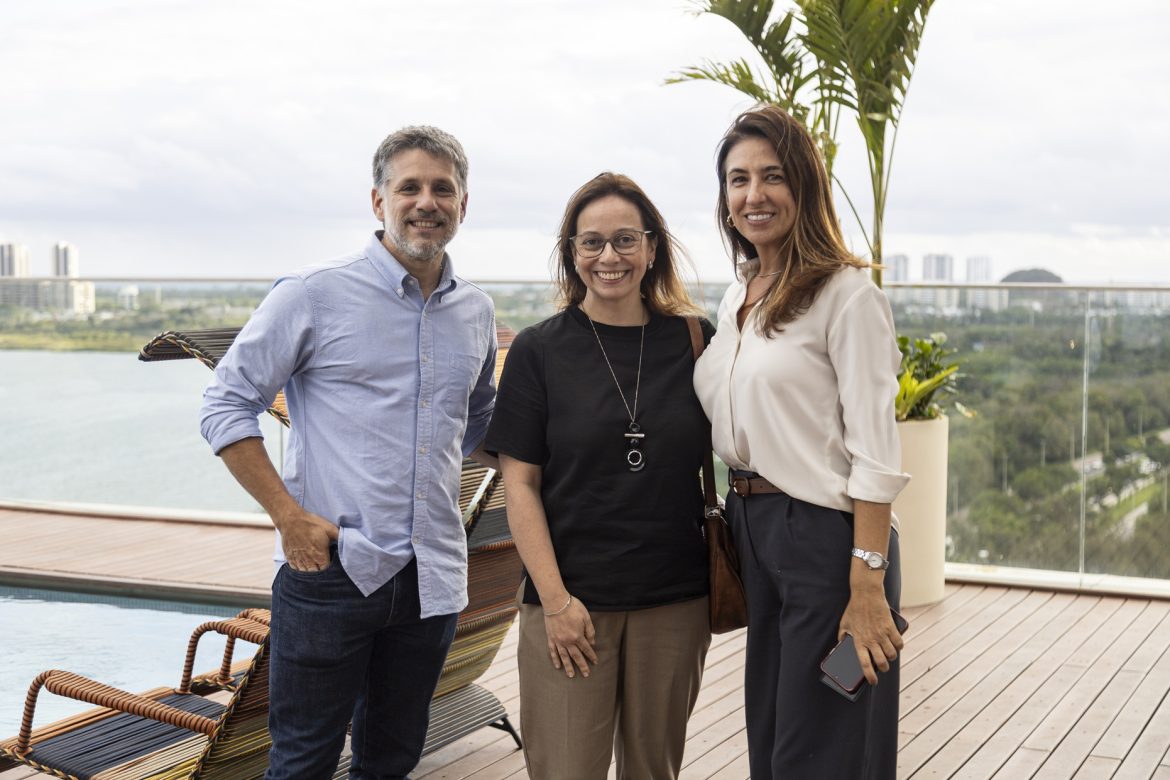 Pedro Mainier (PNEL), Theresa Jansen, superintendente Hotéis Rio, e Silvia Albuquerque, diretora regional de Venues da GL events no Rio de Janeiro - Foto: Patrick Teixeira