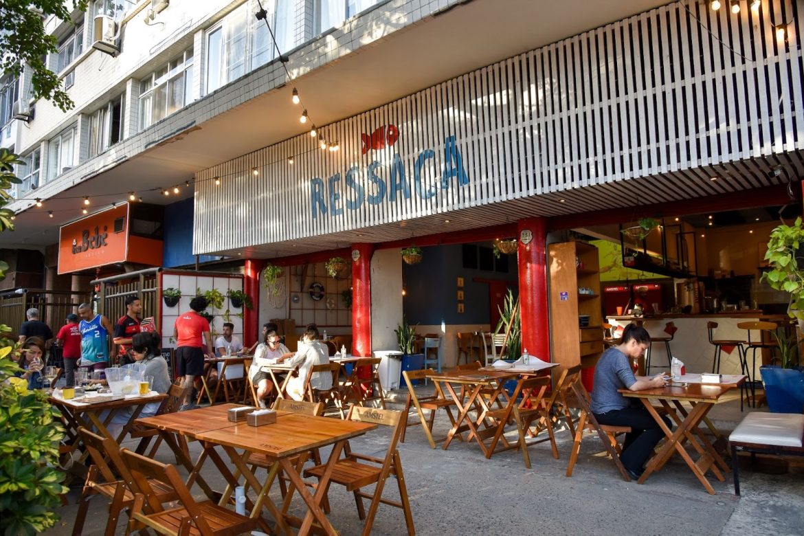 Ressaca recebe o restaurante Amir para dia de assados na brasa e samba