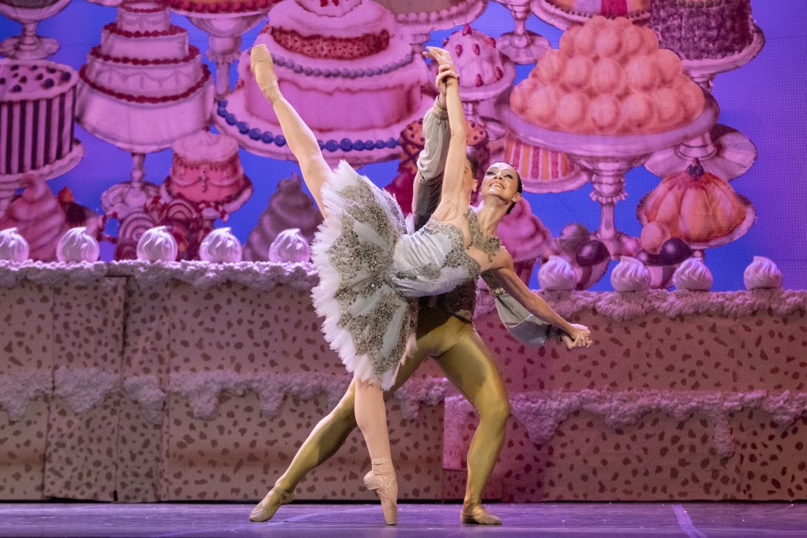 O solista Rodrigo Hermesmeyer e a primeira bailarina Márcia Jaqueline na montagem de 2024