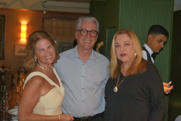 Verônica e Roberto Rubio com Bernadete Simonelli