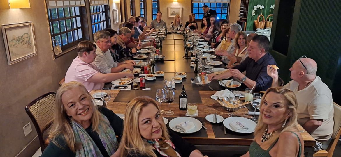 A mesa de convidados