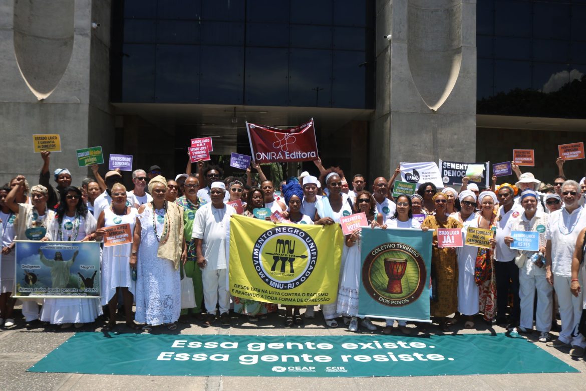 Ato em frente à Prefeitura reafirmou o Estado Laico e a equidade religiosa no Rio