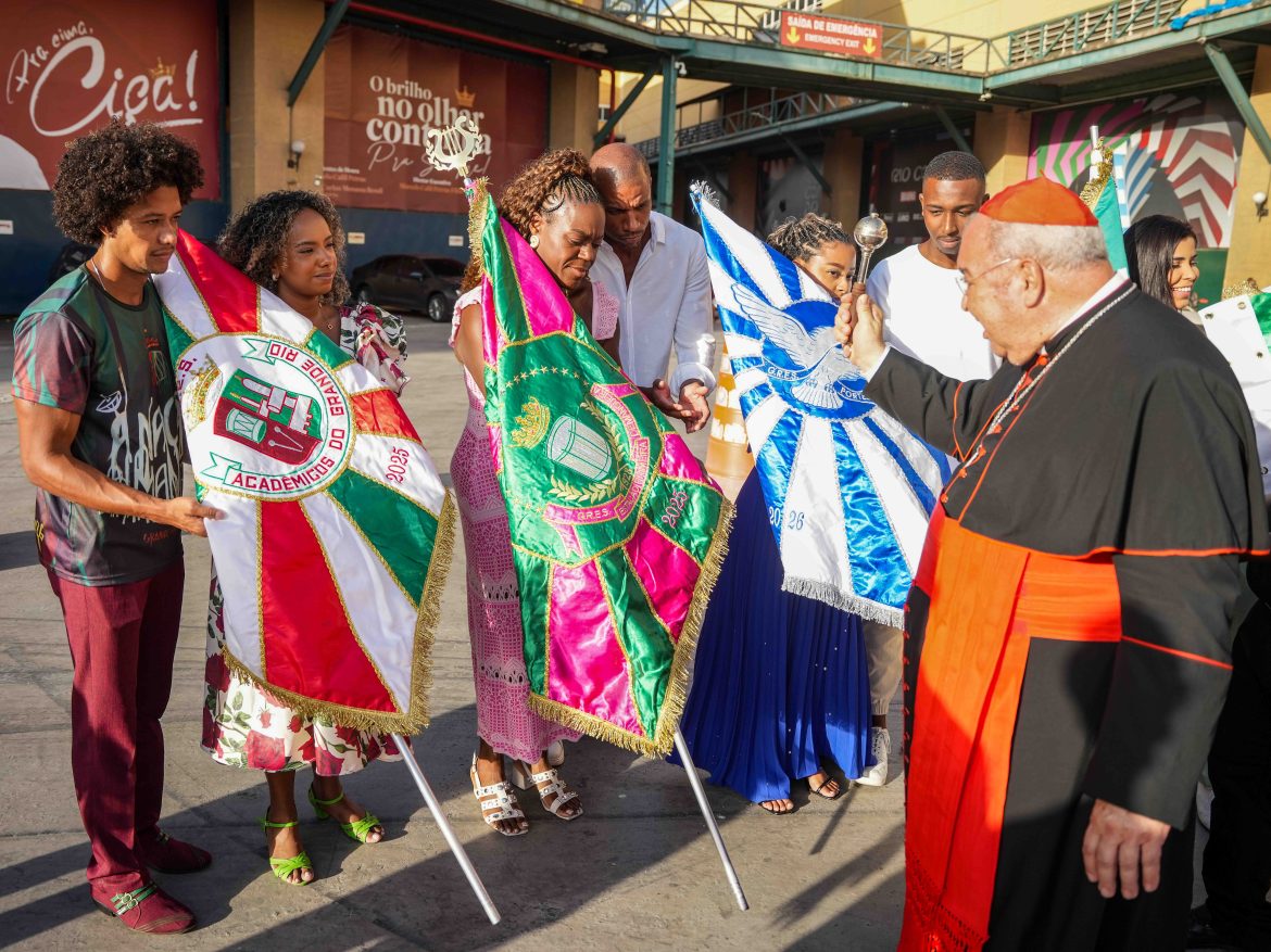 Cidade do Samba recebe a visita do arcebispo do Rio de Janeiro