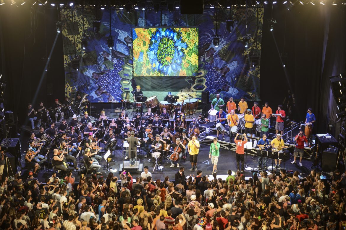 Monobloco e Orquestra Petrobras Sinfônica apresentam “Baile Sinfônico” na Fundição Progresso