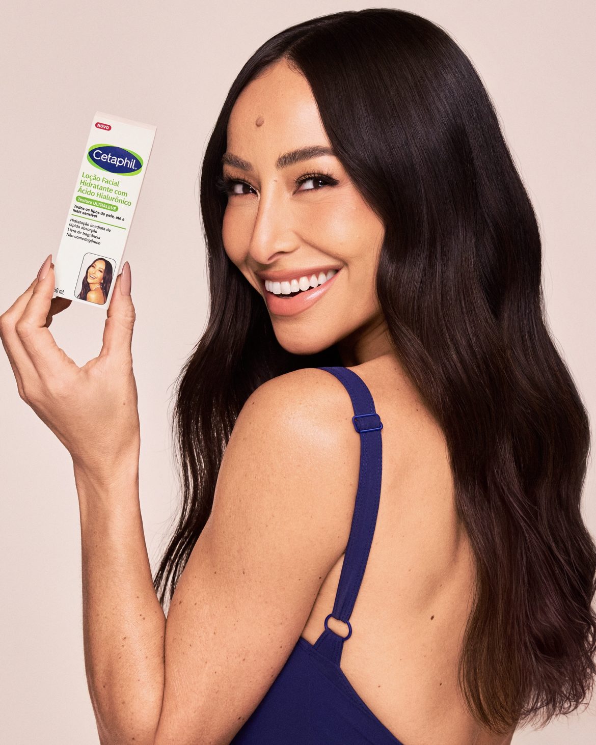 Sabrina Sato assina primeira collab de Cetaphil no mundo para lançamento de Loção Facial Hidratante com Ácido Hialurônico