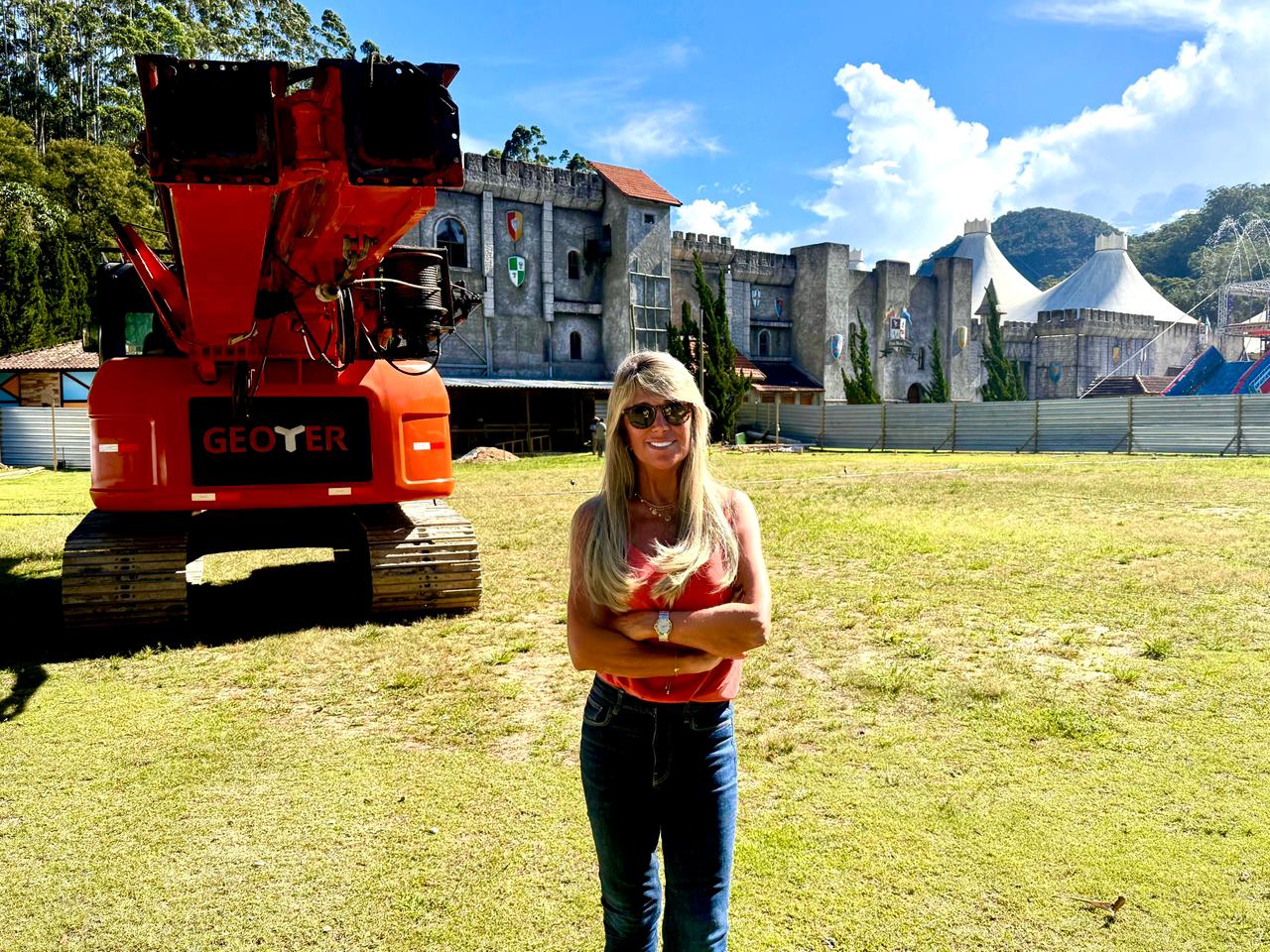 Le Canton dá início à construção de moderno complexo aquático indoor com duas piscinas, sauna, vestuários e bar 7 Le Canton - Mônica Paixão na obra do complexo aquático