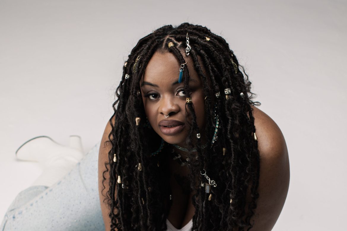 Tássia Reis apresenta o show Brasileirando no Teatro Riachuelo Rio