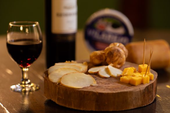 Grupo Vilarejo celebra o Dia Nacional do Queijo com produção própria