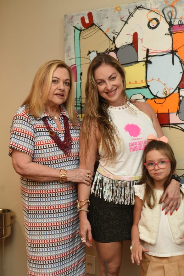 Bernadete ,Carla Pimentel e a filha Nina