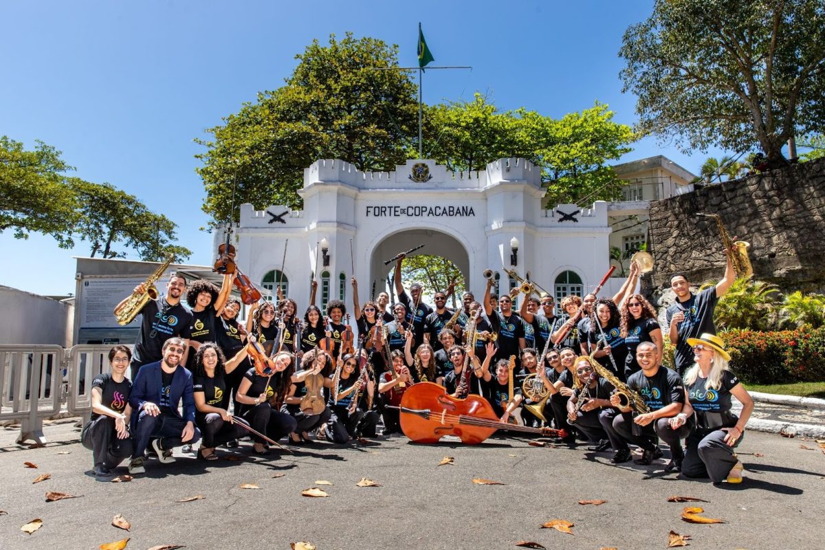 Orquestra Forte de Copacabana em frente ao Forte - Foto de Bill Vianna
